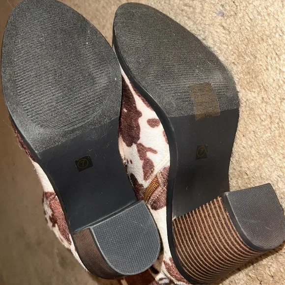 Stay Trendy Booties in Brown (cow hide ) - Picture 5 of 8